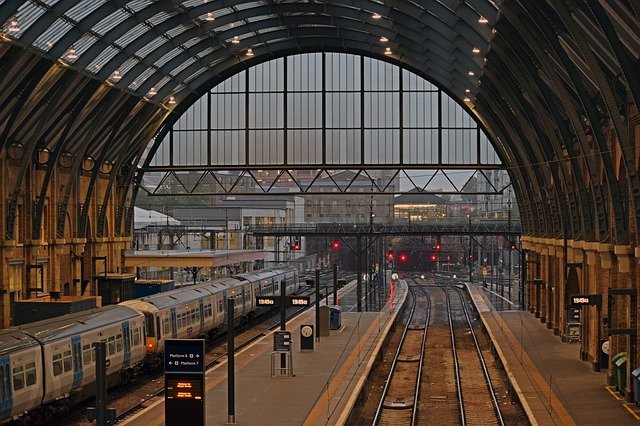 英國最普遍的出行方式：火車（圖片來源：pixabay）