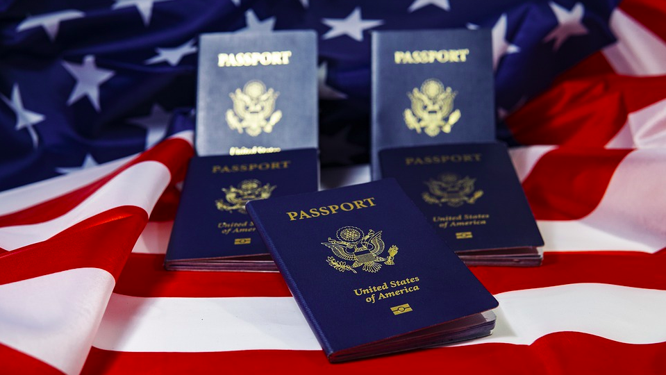 美护照申请积压200多万 等待时间长达24周 护照办理 护照签发 护照申请 积压 申请护照 申请签证 希望之声 7439