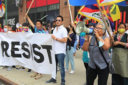 大纽约地区的西藏团体在纽约中领馆前进行抗议。（图：大纪元）