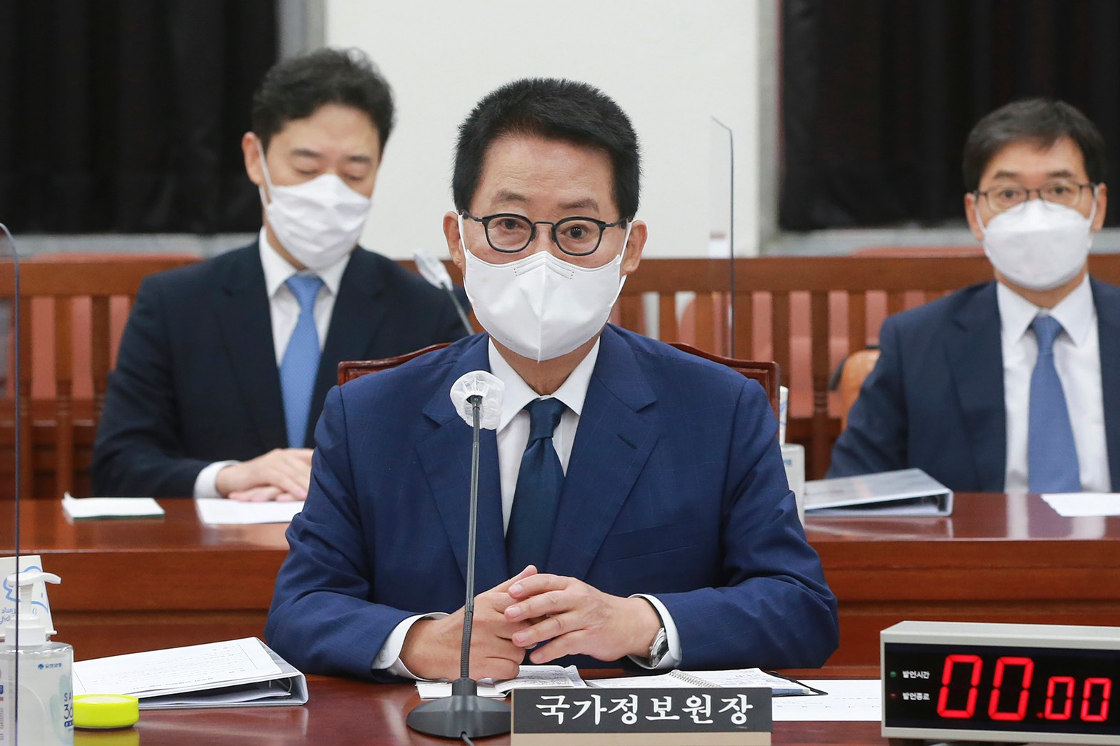 韓國國家情報局局長樸潔元於 2021 年 8 月 3 日星期二在韓國首爾舉行的國民議會議會情報委員會全體會議上發表講話。 