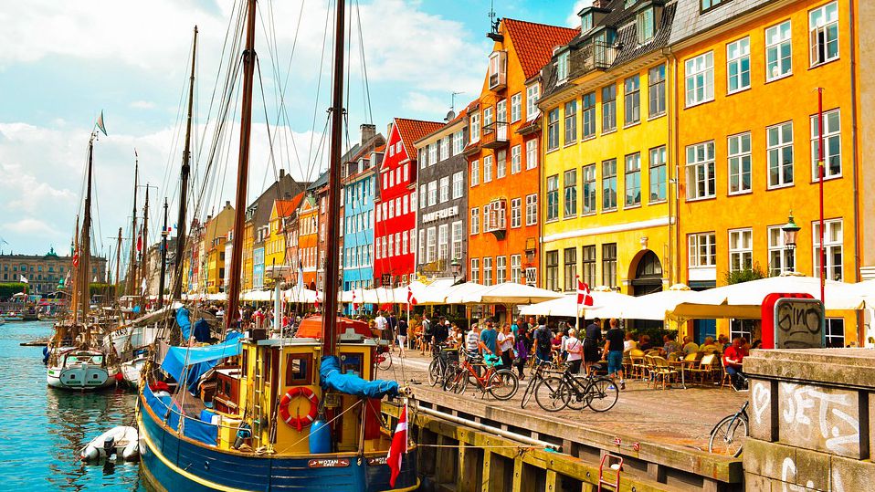 坐遊船、騎單車、嘗美食——去丹麥哥本哈根最值得做的十件事| 哥本哈根| 旅遊| 公園| 港口| 城堡| 美食| 運河| 遊船| 騎自行車| 希望之聲