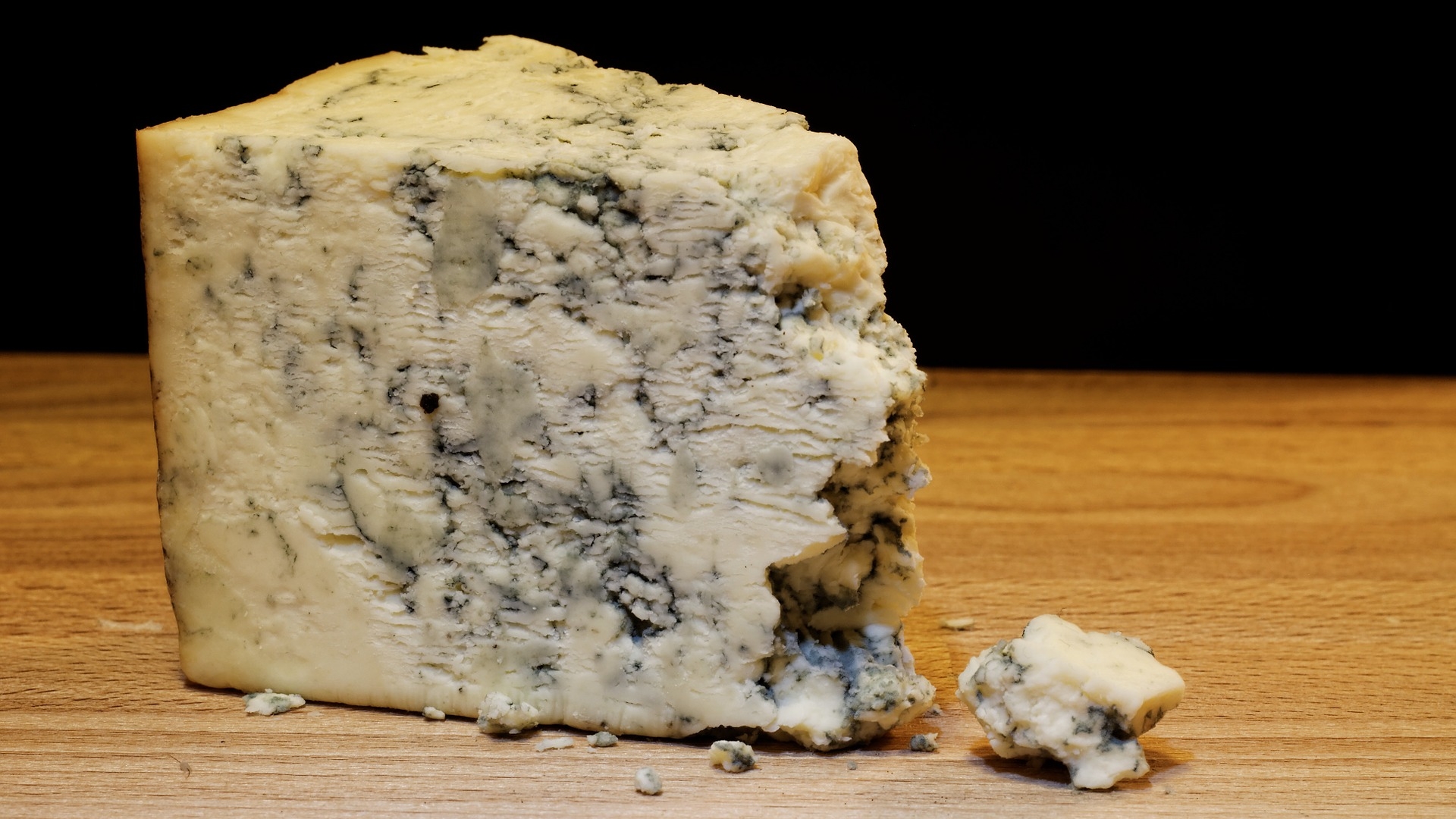 洛克福奶酪是法国最著名的奶酪之一，也被推举为”奶酪之王”，同时也是世界三大蓝纹奶酪之一（图片来源：Pixabay）