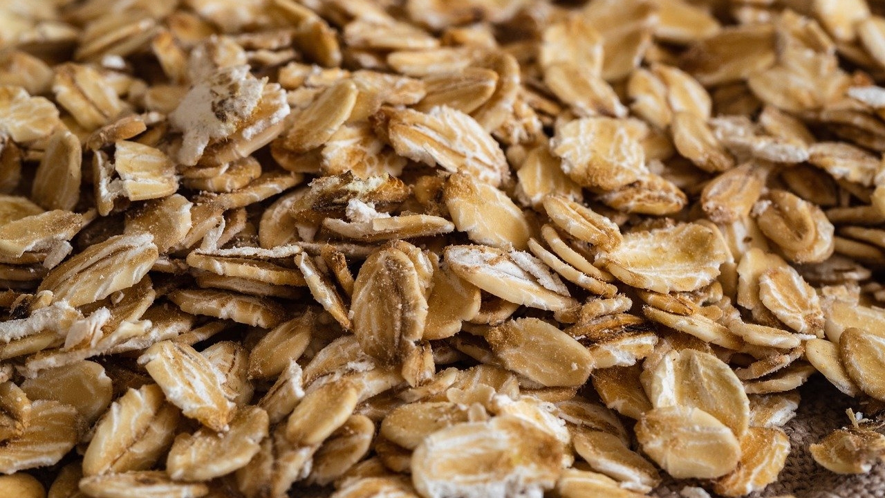 燕麦片是一种非常有营养且能减肥减重的食品，很受人们的喜爱。（pixabay）