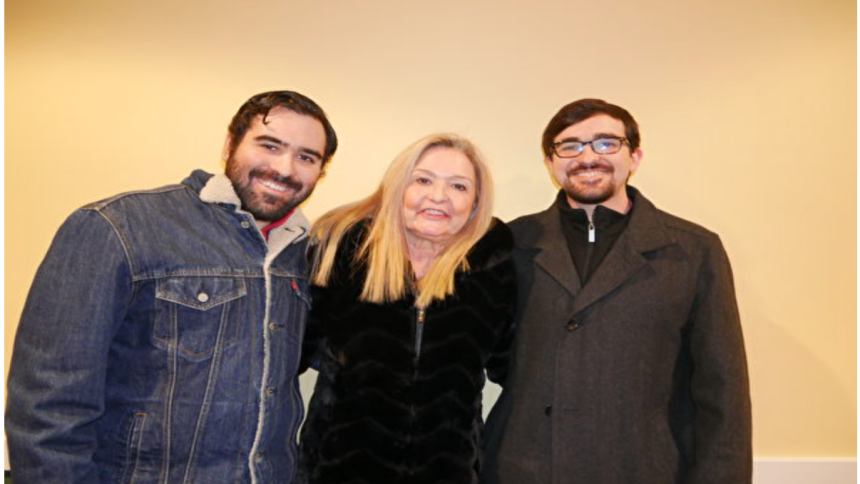 美利堅大學（American University）已經退休的教授、人權律師瑪格麗塔·戴爾（Margarita Marin-Dale）和兩個兒子觀賞了影片