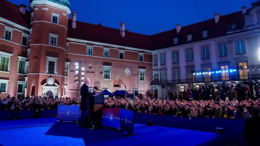 美國總統拜登（Joe Biden）今天在波蘭首都華沙（Warsaw）皇家城堡（Royal Castle）發表激昂演說，形容俄羅斯發動入侵烏克蘭戰爭是一場「戰略失敗」，並稱不能讓俄羅斯總統普京（Vladimir Putin）繼續掌權。