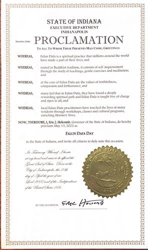 印第安那州州長頒發褒獎宣布“2022年5月13日為法輪大法日” （圖片來源：明慧網）
