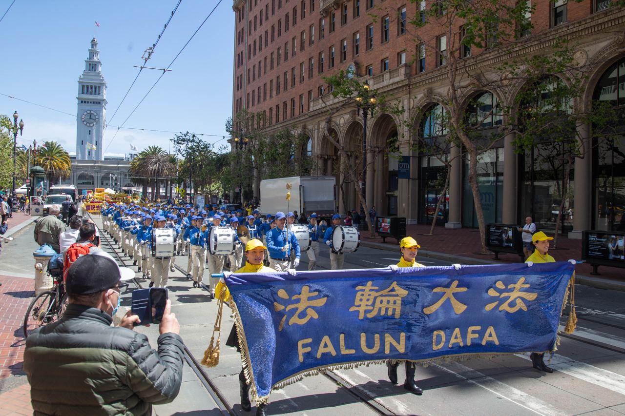 5月7日（周六），舊金山灣區大法弟子舉行集體煉功活動和盛大遊行，慶祝5.13世界法輪大法日。（攝影：周雲/希望之聲）