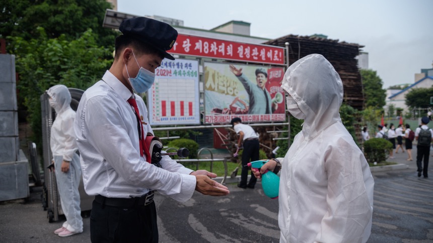 据朝鲜官媒中央通信社（KCNA）今天（22日）报导，境内新增18万6090人出现发烧症状、1人死亡。累计260万病例中，有逾200万人康复、67人不治。