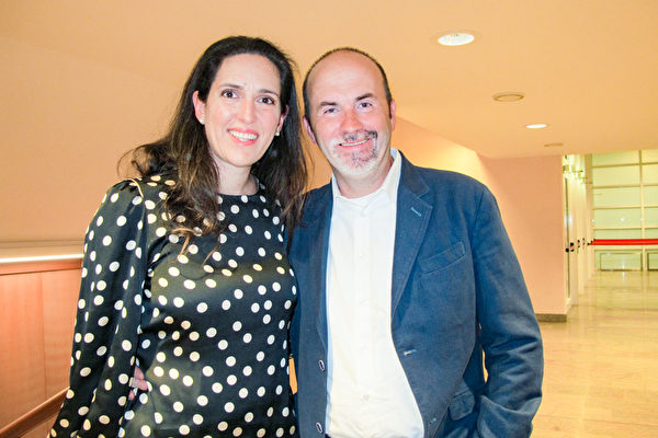 6月1日晚，Francesco Missarino 和妻子Francesca Toffoli 一起觀看了神韻紐約藝術團今年在意大利烏迪內Teatro Nuovo Giovanni da Udine劇院的第二場演出。（攝影／麥蕾）