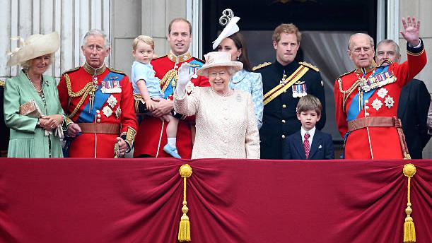 無論是查爾斯王儲還是別的王室成員，都難以追上女王的受歡迎程度。查爾斯王子繼位時，英國君主制的合法性將陷入更大的長期危機。 (Photo by Chris Jackson/Getty Images)