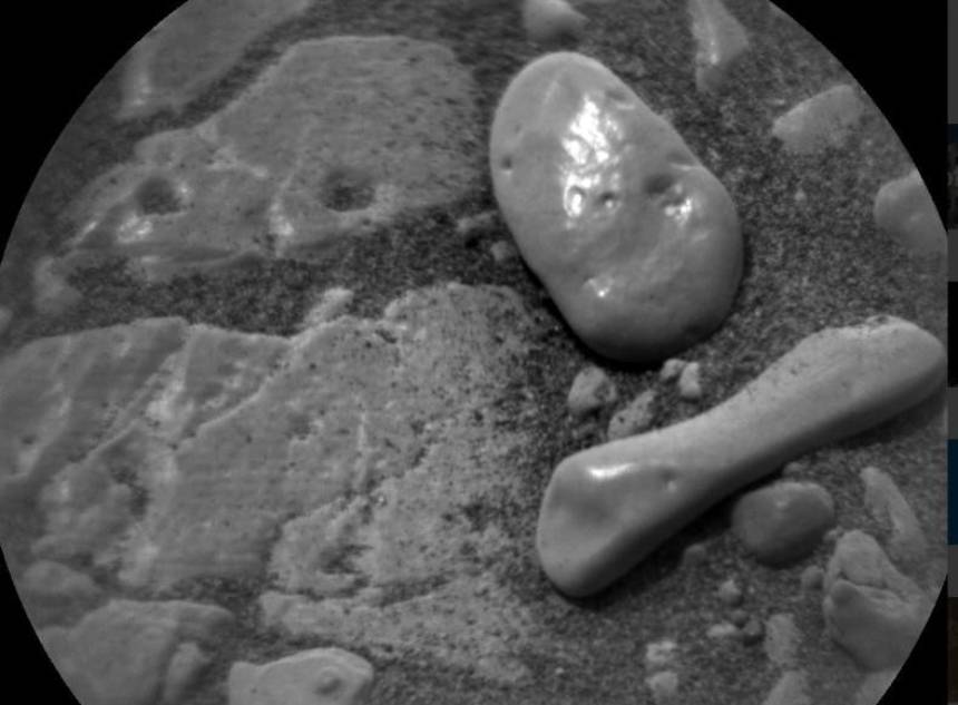 Curiosity finds two strange rocks