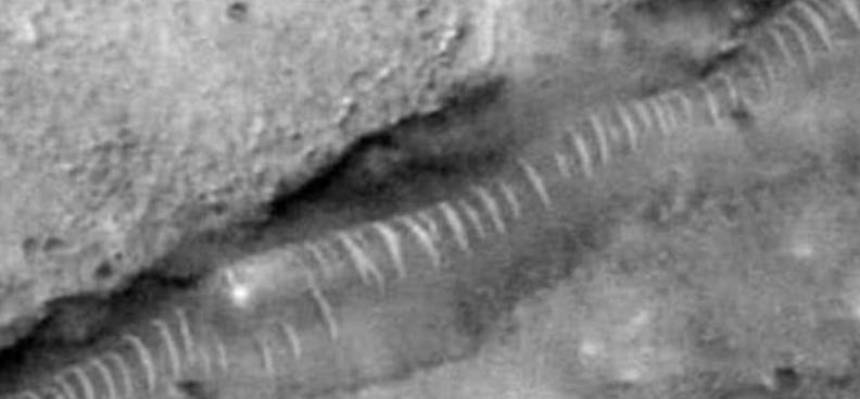The Viking rover photographed a spiral-shaped unidentified object