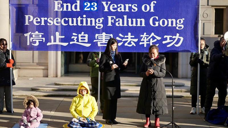 Falun Gong practitioner Liu Hongbo shared her experience of being persecuted by the CCP in mainland China.  (Photo source: Yan Ning/UK)