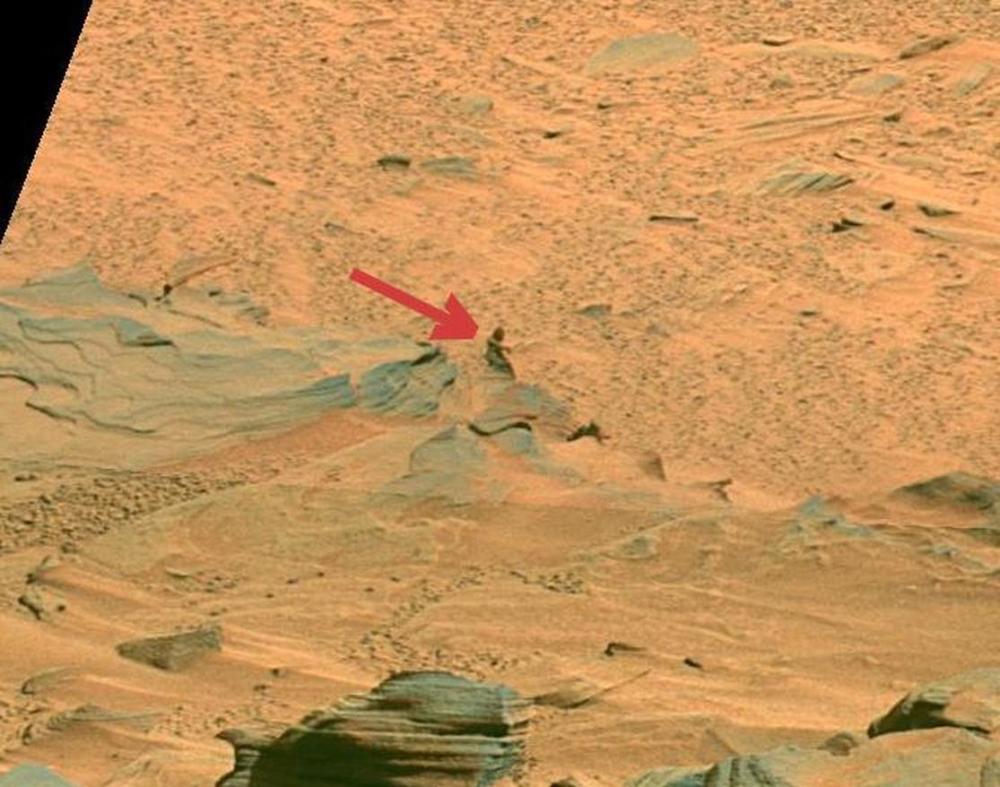 Statues of women on Mars?  (Image: NASA)