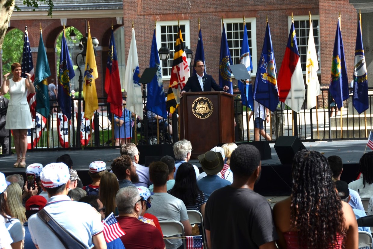 賓州州長喬什•夏皮羅在自由慶典儀式發表講話。（凌浩/希望之聲）