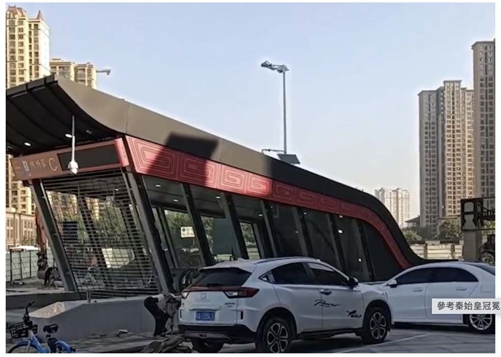 陜西西安地鐵1號線三期地鐵站出入口造型(網絡圖片)
