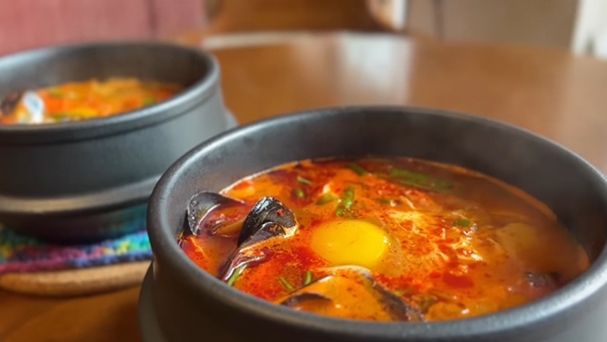 熱騰騰的韓式海鮮豆腐煲（視頻） | 韓式海鮮豆腐湯 | 海鮮豆腐湯