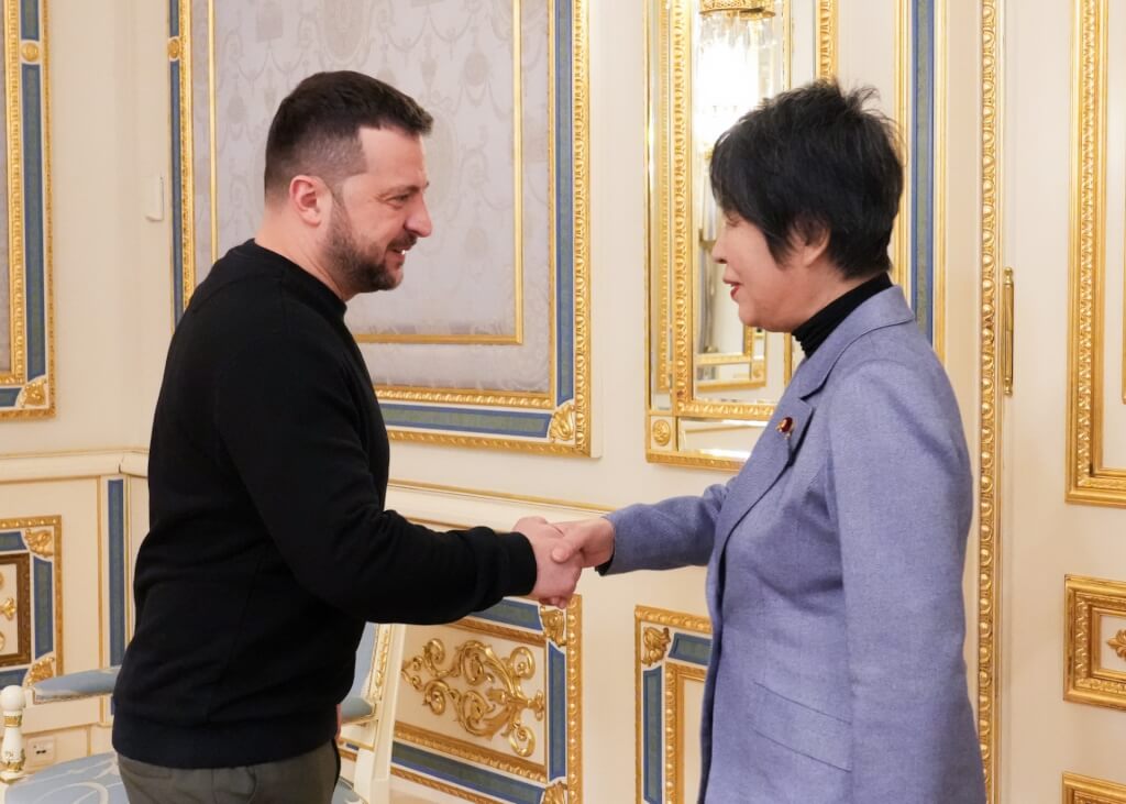 日本外務大臣上川陽子（右）7日突訪訪問基輔，並與烏克蘭總統澤倫斯基會面。（來源：facebook.com/Mofa.Japan）