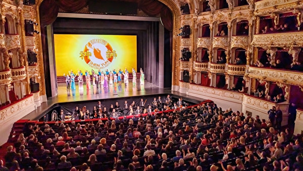 Shen Yun okouzluje diváky v české opeře: noc umění, krásy a inspirace