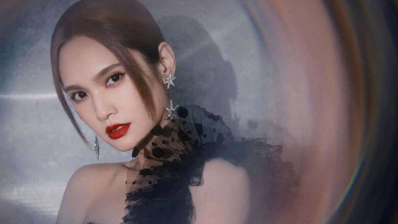 台灣女歌手楊丞琳參演中國歌唱綜藝《歌手2024》, 首集在5月10日播出後, 楊丞琳的表現引發網友們熱議。