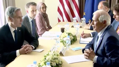 美國國務卿布林肯4日會晤了正在柬埔寨參加東盟峰會的歐盟外交政策高級代表博雷利。（圖片來源：推特）