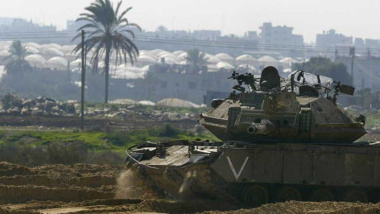 以色列坦克進入拉法 與哈馬斯凌晨交火 （圖片：David Silverman/Getty Images)