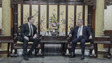 马斯克日前突然抵达中国访问，并与中共总理李强会面。（Getty images）